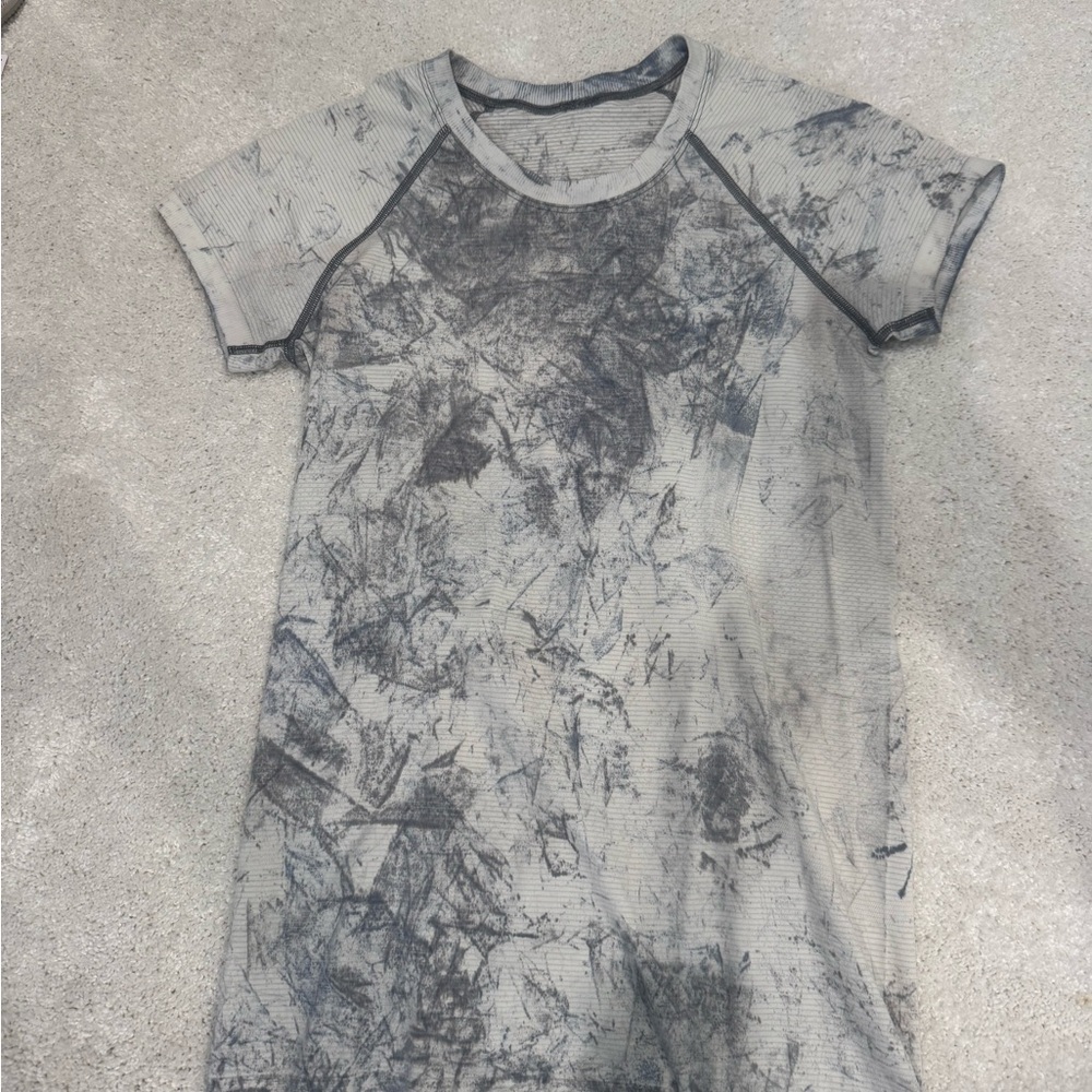 lululemon athletica gray tie-dye short sleeve top